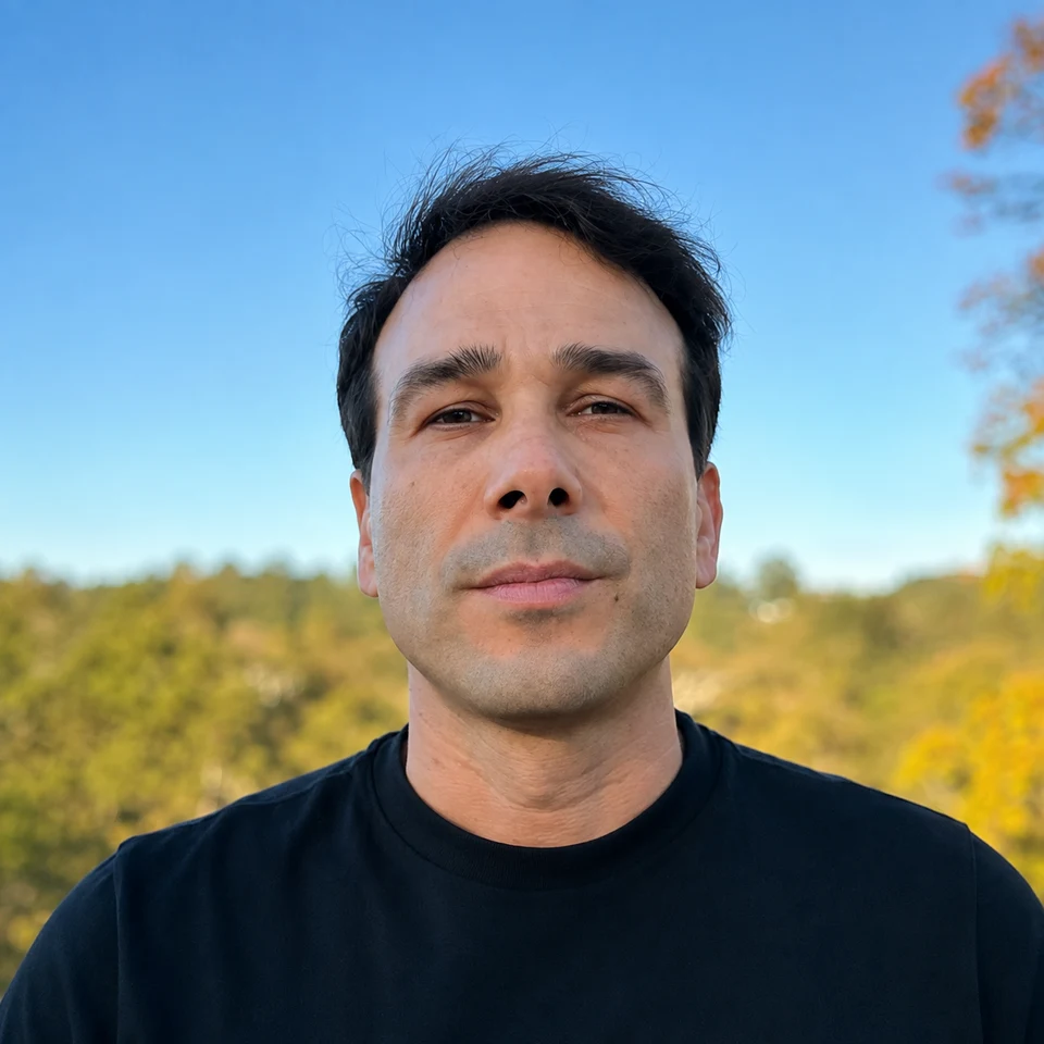 Diego Vargas, Estrategista Empresarial, em uma foto ao ar livre